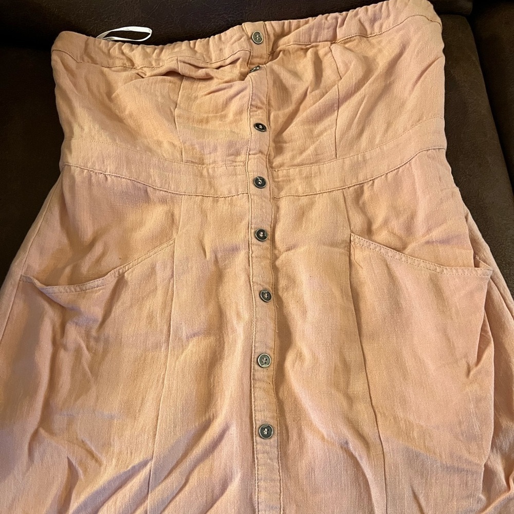 Short sleeveless dress